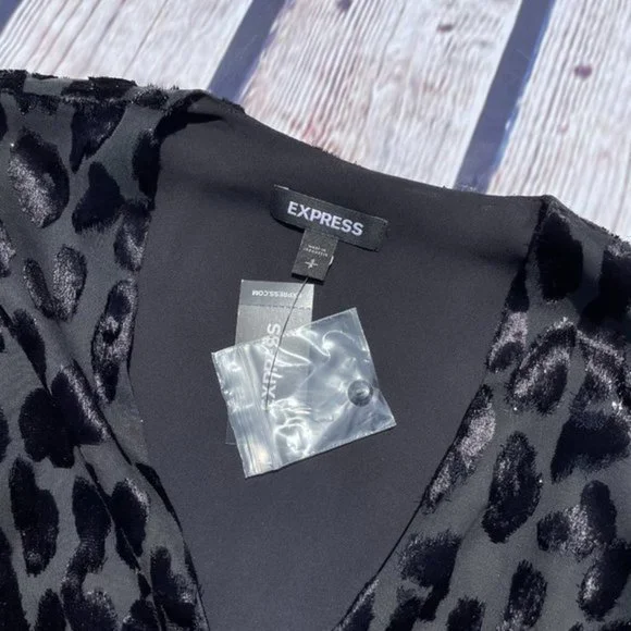 EXPRESS Metallic Leopard Wrap Front Bow Top Small - Picture 6 of 10